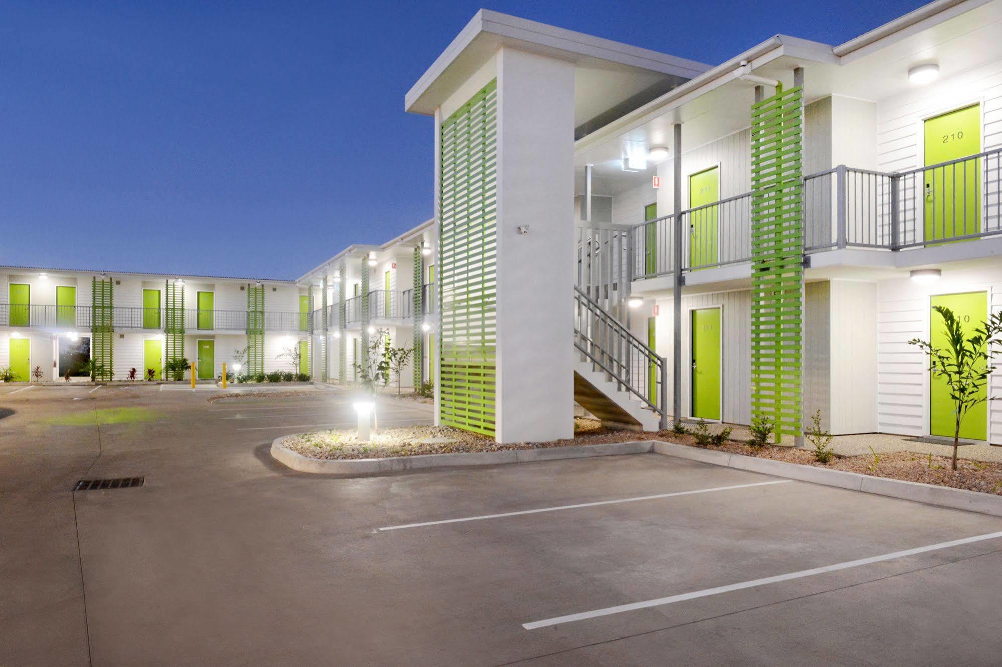 Mackay Oceanside Central Hotel Official Экстерьер фото